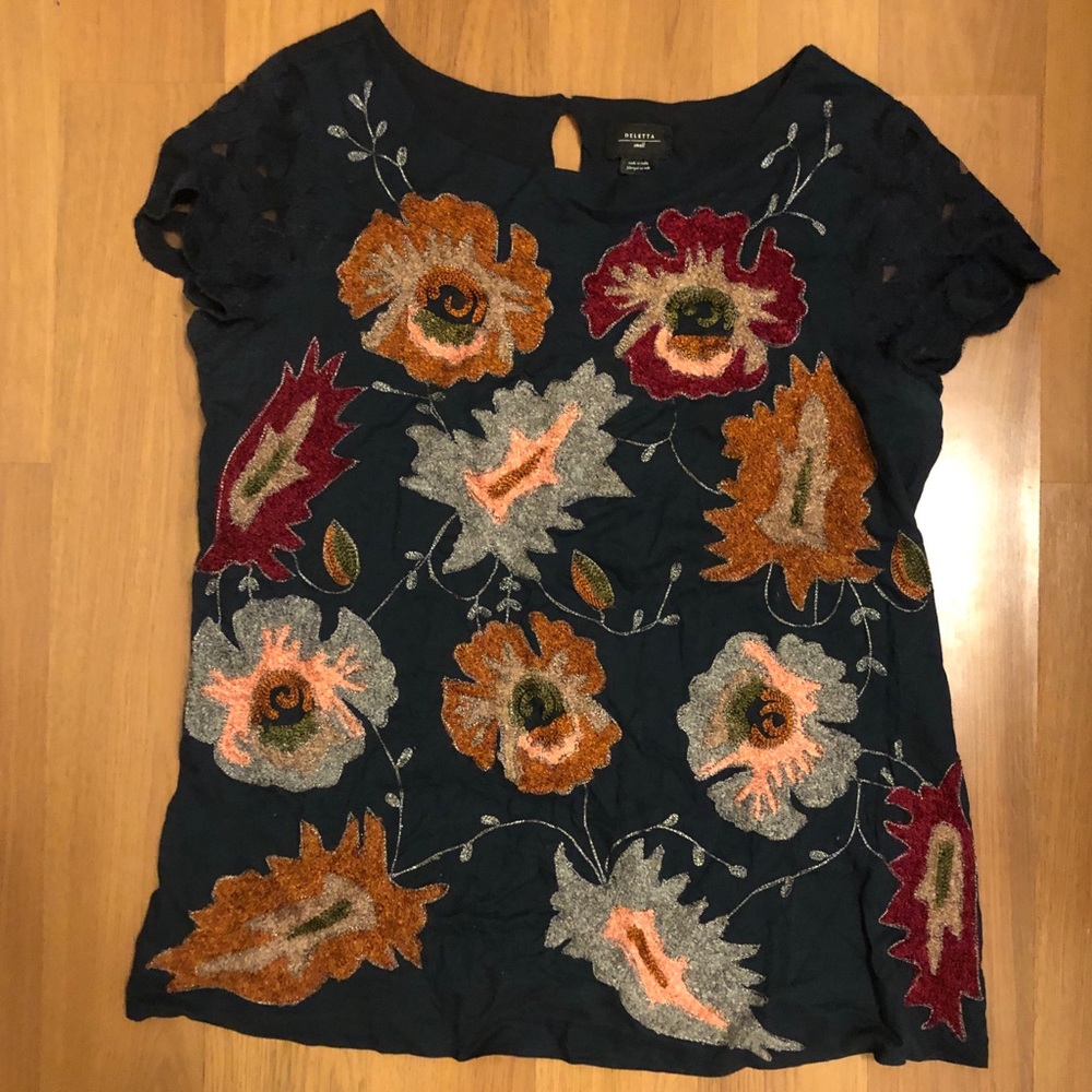 Floral embroidered tee with button closure on back